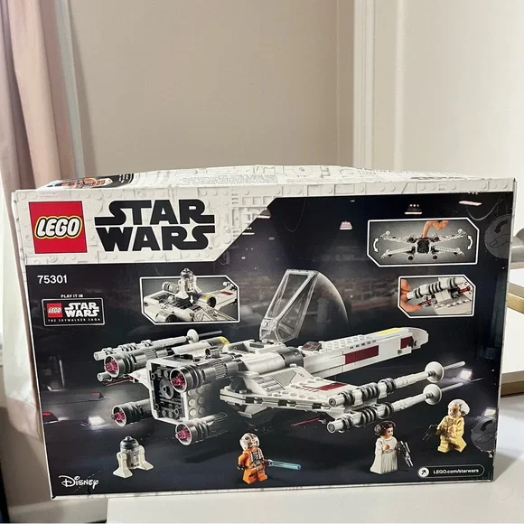LEGO Star Wars X-Wing Fighter - Red, Gray, White - Picture 4 of 5